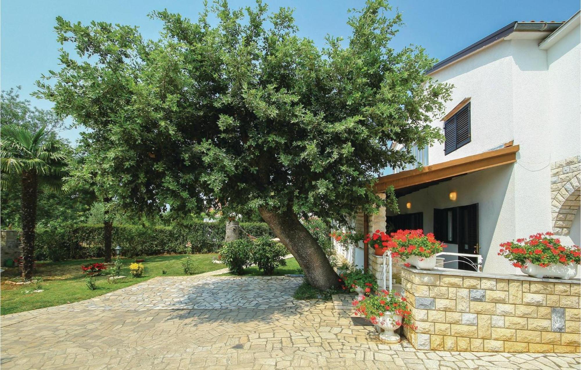 Beautiful Apartment In Porec With Wifi Exterior photo